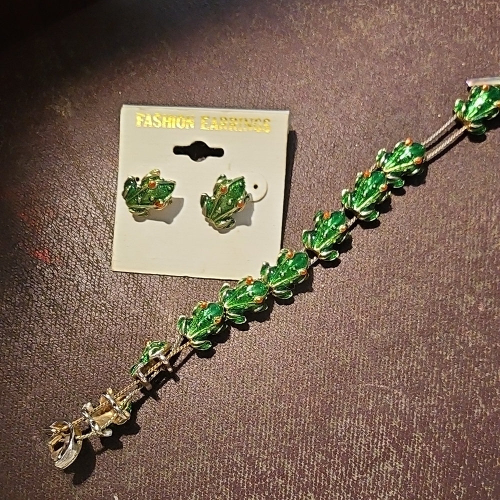 Green Frog Crystal Bracelet and Earrings Set